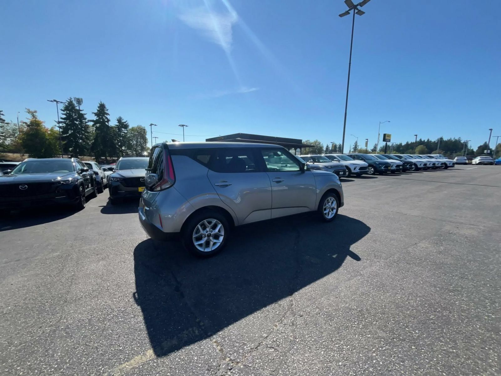 Used 2025 Kia Soul LX w/ LX Technology Package FWD image 14