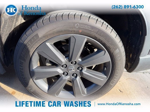 Used 2025 Honda Pilot Sport image 3