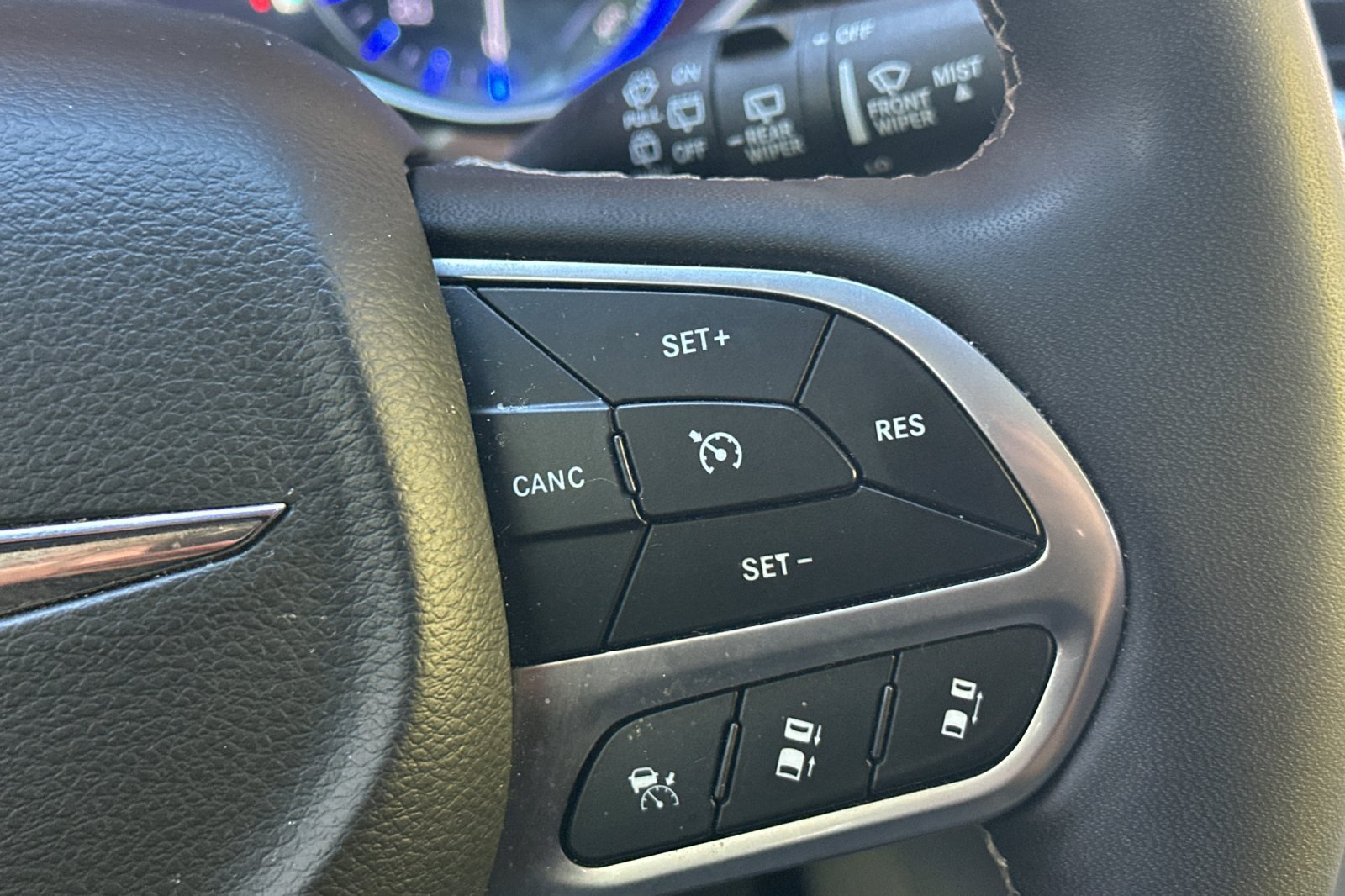 Used 2023 Chrysler Pacifica Limited FWD image 33