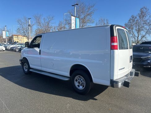 Used 2023 GMC Savana 2500 w/ Driver Convenience Package image 4