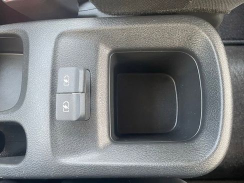 Used 2023 Nissan Versa S FWD image 19