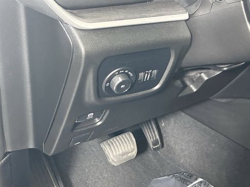 Used 2022 Jeep Grand Cherokee Limited image 10