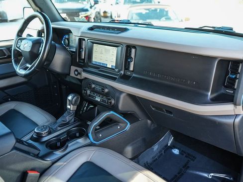 Used 2023 Ford Bronco Wildtrak image 14