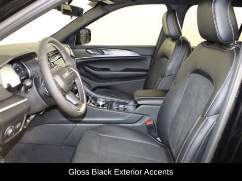 New 2025 Jeep Grand Cherokee Altitude image 10