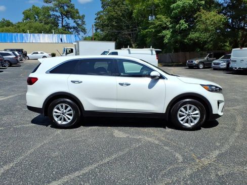 Used 2020 Kia Sorento L FWD image 2