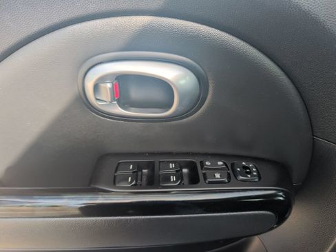 Used 2015 Kia Soul ! FWD image 10