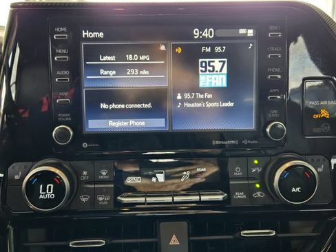 Used 2021 Toyota Highlander XSE FWD image 18