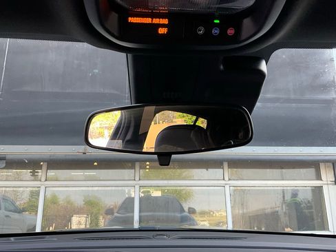 Used 2025 Buick Envista Preferred image 17