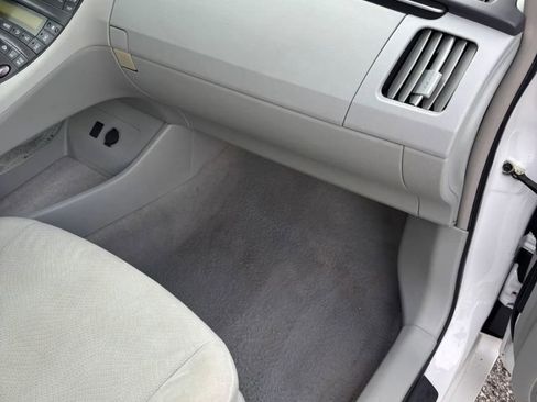 Used 2011 Toyota Prius Three w/ Solar Roof Pkg FWD image 16