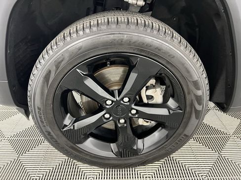 Used 2024 Jeep Grand Cherokee L Limited w/ Black Appearance Package image 12