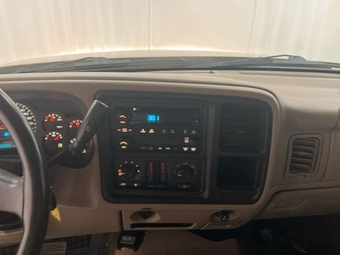 Used 2005 Chevrolet Silverado 2500 LS w/ Heavy-Duty Power Package image 15