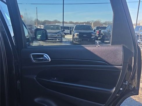 Used 2019 Jeep Grand Cherokee Altitude image 21