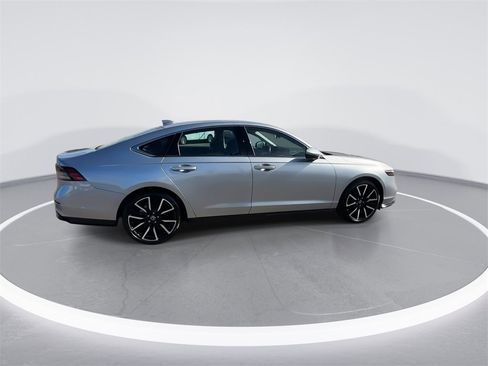 Used 2024 Honda Accord Touring image 16