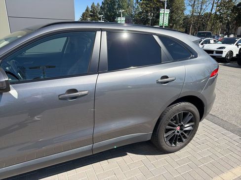 Used 2018 Jaguar F-PACE Prestige image 3