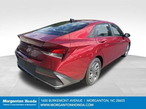 Used 2024 Hyundai Elantra SEL FWD image 9