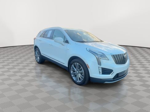 Used 2025 Cadillac XT5 Premium Luxury image 2