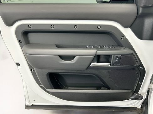 Used 2025 Land Rover Defender 110 S image 23