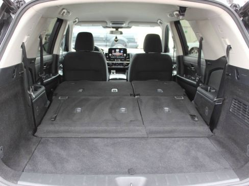 Used 2025 Nissan Pathfinder SV FWD image 16
