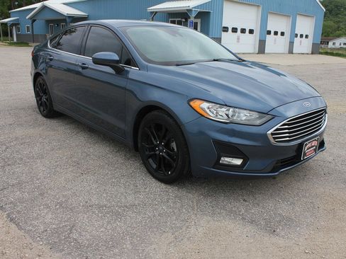 Used 2019 Ford Fusion SE w/ Equipment Group 151A FWD image 3