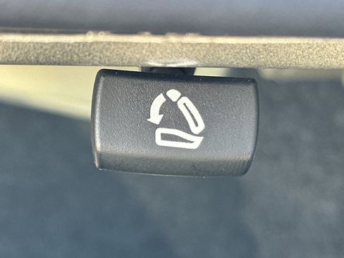 Used 2024 Volkswagen Jetta SE w/ Panoramic Sunroof Package image 34