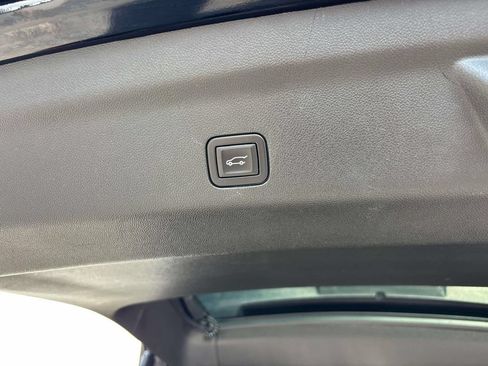 Used 2023 GMC Yukon Denali Ultimate AWD/4WD image 18