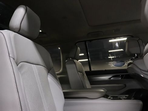 Used 2023 Jeep Grand Wagoneer Series II w/ Premium Group II image 27