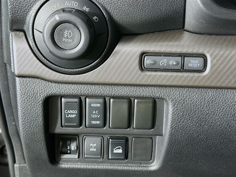 Used 2020 Nissan Titan PRO-4X w/ Pro-4x Convenience Package AWD/4WD image 17
