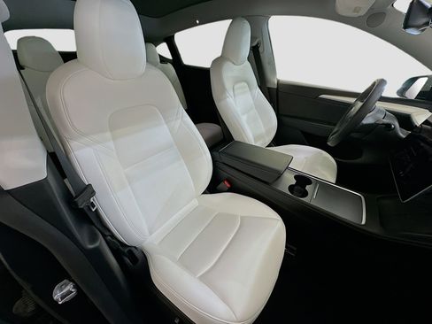 Used 2024 Tesla Model Y Long Range image 34