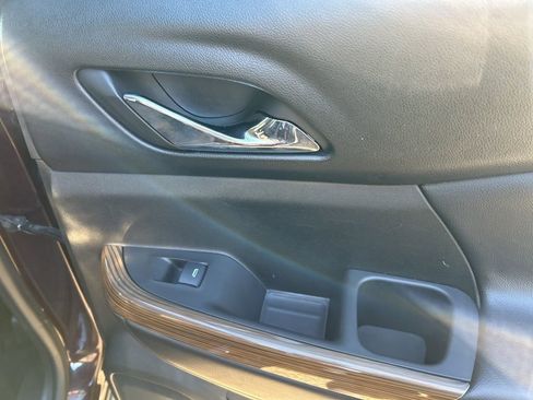 Used 2017 GMC Acadia SLE image 23