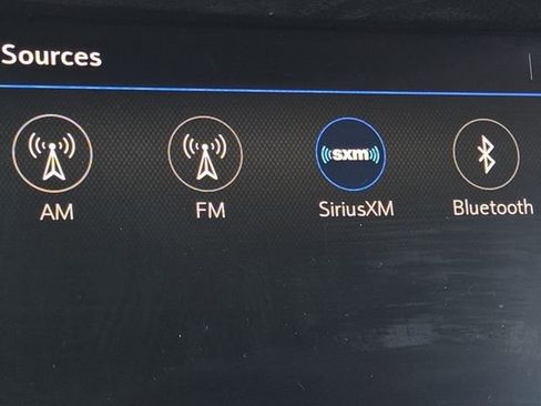 Used 2022 Chevrolet Trax LT w/ LT Convenience Package image 4