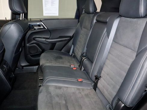 Used 2022 Mitsubishi Outlander SE image 24