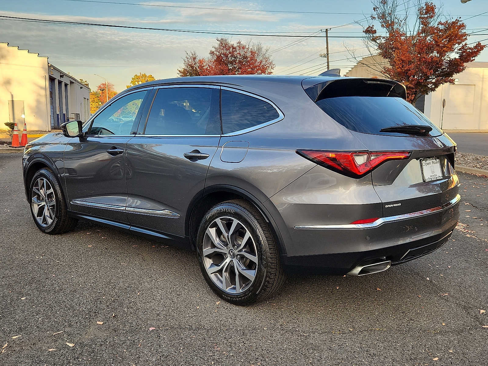 Used 2024 Acura MDX w/ Technology Package AWD/4WD image 4