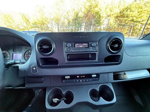 Used 2019 Mercedes-Benz Sprinter 1500 image 19