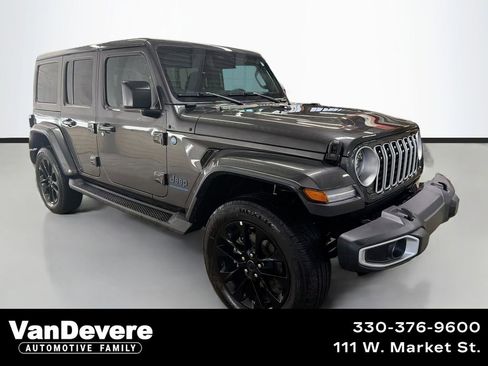 Used 2025 Jeep Wrangler Unlimited Sahara AWD/4WD image 1