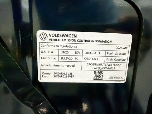 Used 2025 Volkswagen Taos SE w/ Black Wheel Package FWD image 18