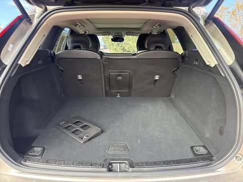 Used 2025 Volvo XC60 B5 Core image 7