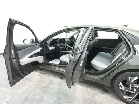 New 2026 Hyundai Elantra Limited image 23