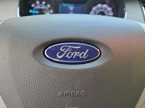 Used 2018 Ford Taurus SE FWD image 21