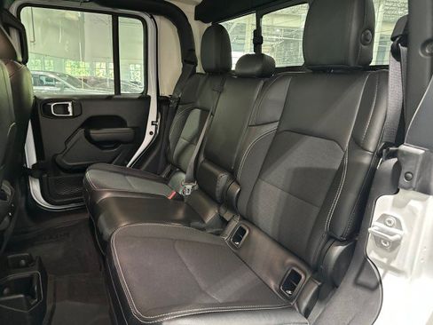 Used 2023 Jeep Gladiator Sport AWD/4WD image 6