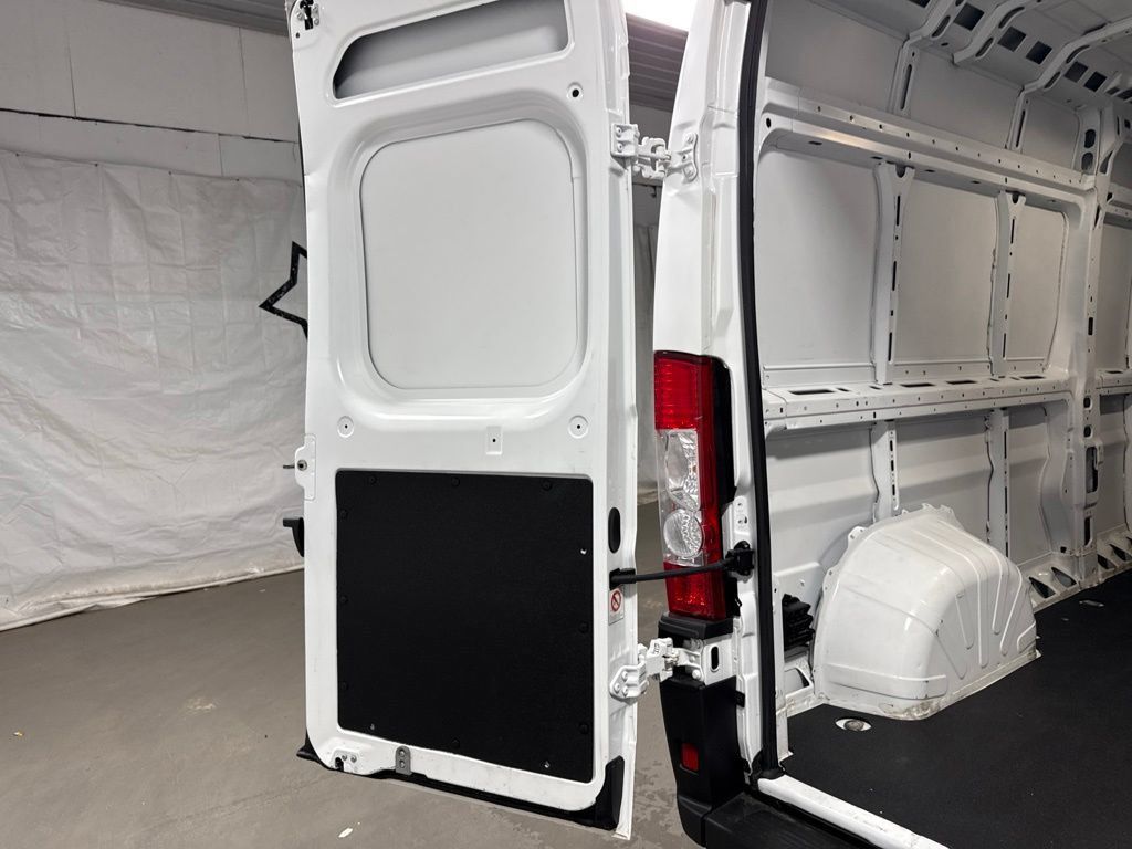 Used 2024 RAM ProMaster 2500 w/ Convenience Group FWD image 18