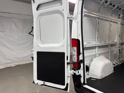 Used 2024 RAM ProMaster 2500 w/ Convenience Group FWD image 18
