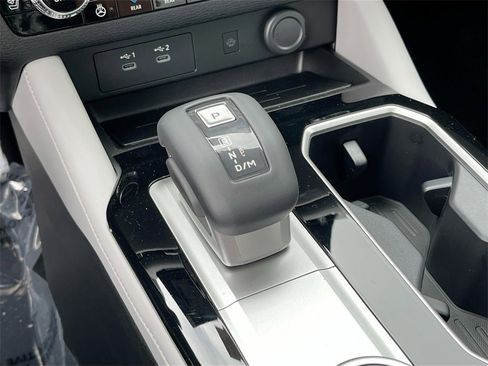 New 2025 Mitsubishi Outlander SEL image 17