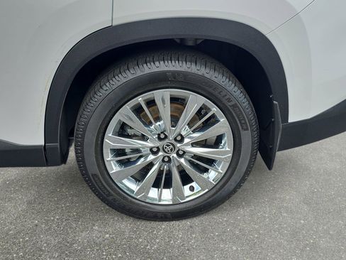 Used 2024 Toyota Grand Highlander Platinum AWD/4WD image 34