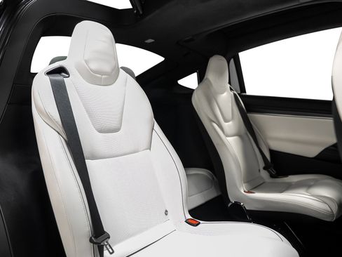 Used 2023 Tesla Model X Plaid image 35