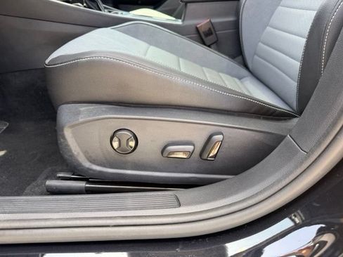 Used 2025 Volkswagen Jetta SE FWD image 9