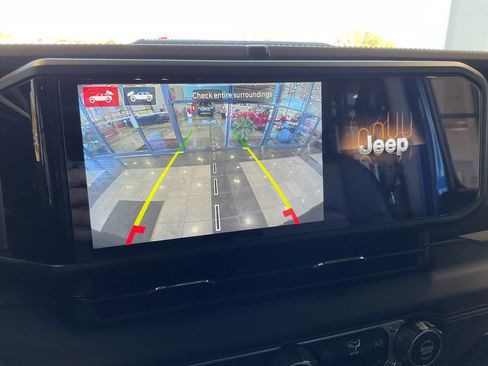 Used 2024 Jeep Wrangler Unlimited Rubicon image 18