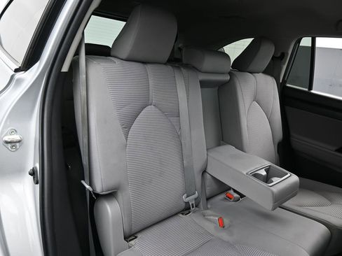 Used 2022 Toyota Highlander L image 39