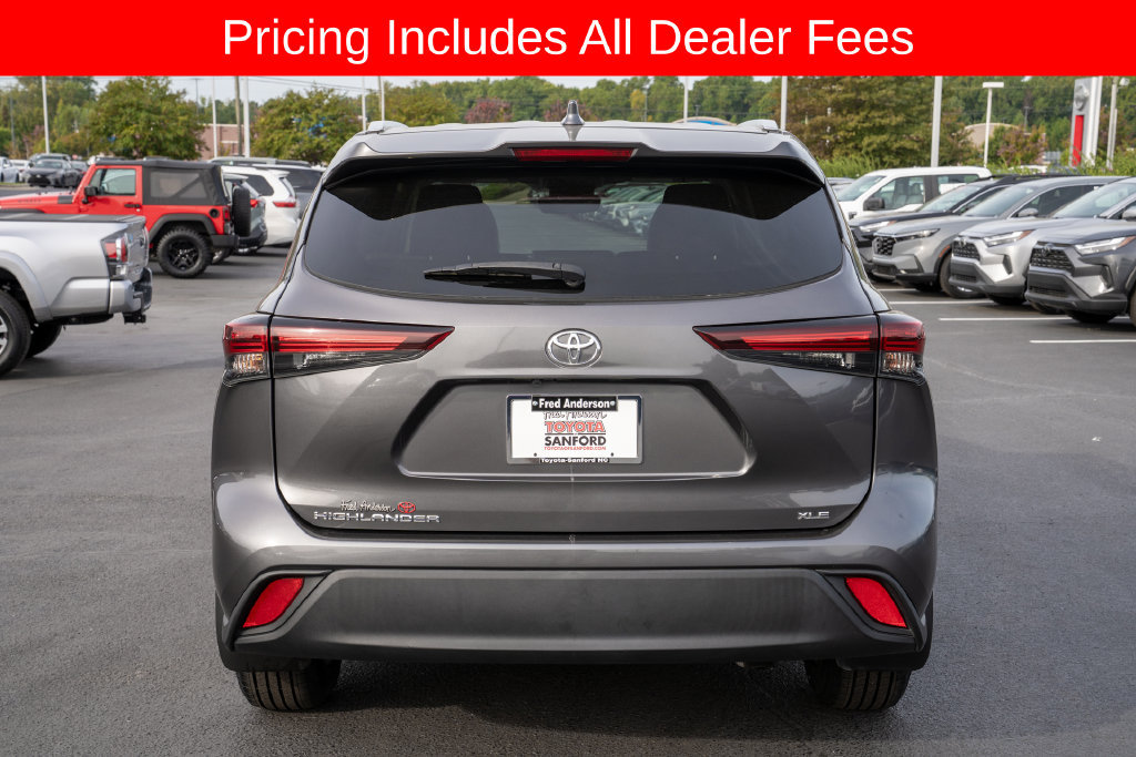 Used 2024 Toyota Highlander XLE FWD image 4