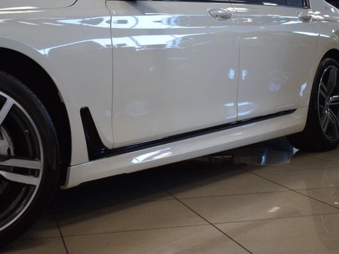 Used 2016 BMW 740i image 14