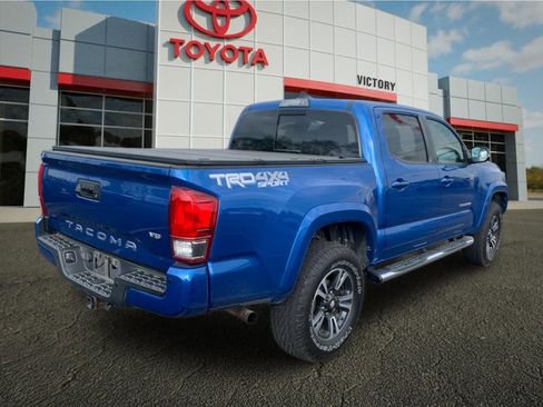 Used 2017 Toyota Tacoma TRD Sport w/ Premium & Technology Package AWD/4WD image 3